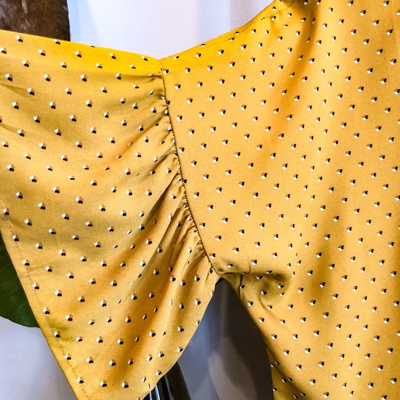 NWT Bobeau SZ S Flutter Sleeve Dot Motif Top! - Picture 5 of 7